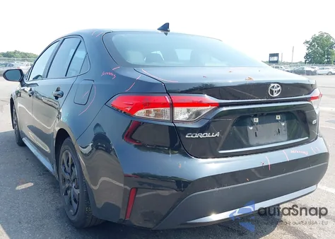 2021 Toyota Corolla Le z USA, uszkodzony, nr VIN 5YFEPMAE8MP232506